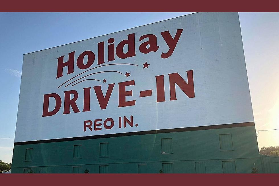 HolidayDriveIn3.png (548 K<img class='smiley' style='width:20px;height:20px;' src='../../images/smiley/cool.svg' alt='Cool'>